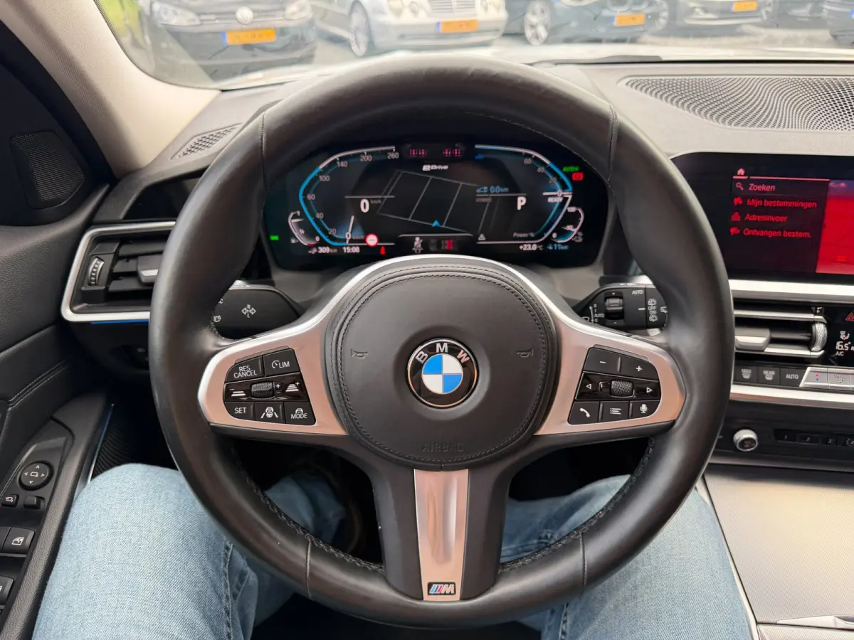 330e xDrive High Executive LASER Panoramadak trekhaak