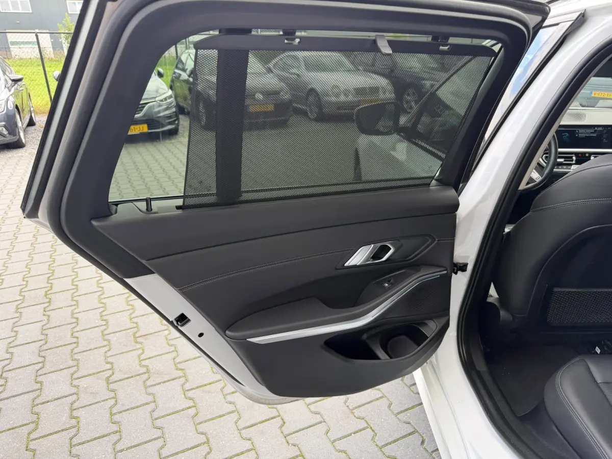 330e xDrive High Executive LASER Panoramadak trekhaak
