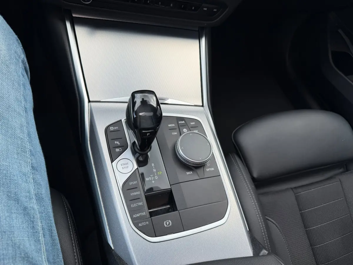 330e xDrive High Executive LASER Panoramadak trekhaak
