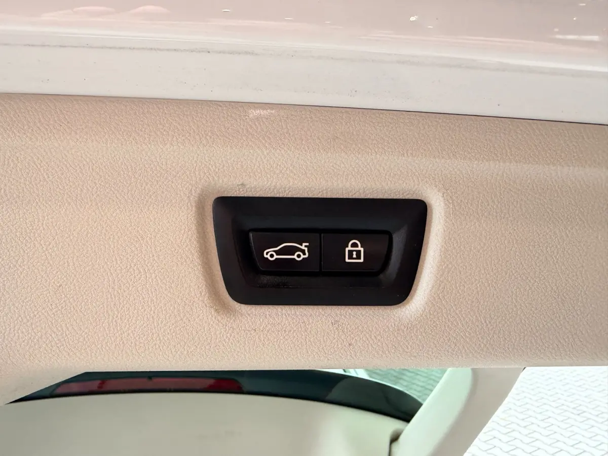 330e xDrive High Executive LASER Panoramadak trekhaak