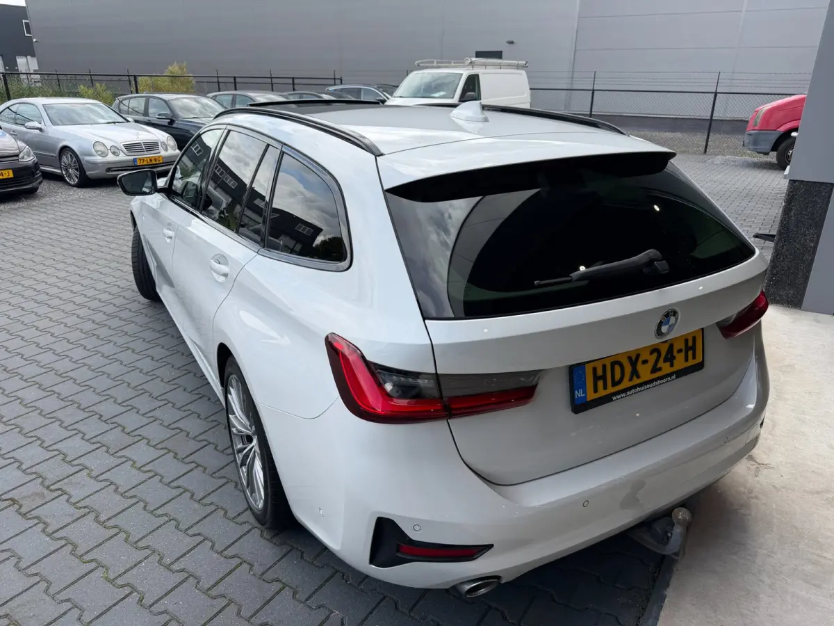 330e xDrive High Executive LASER Panoramadak trekhaak