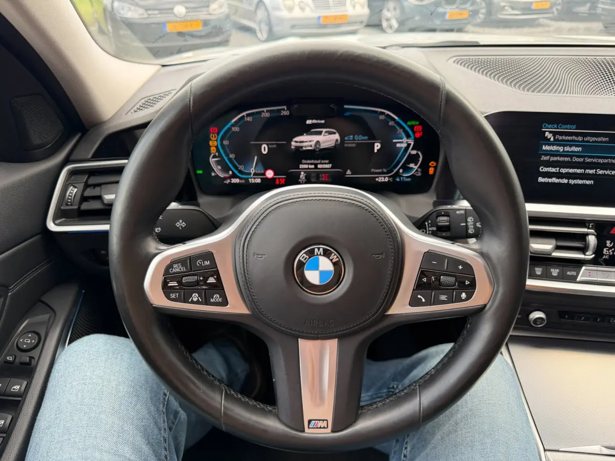 330e xDrive High Executive LASER Panoramadak trekhaak