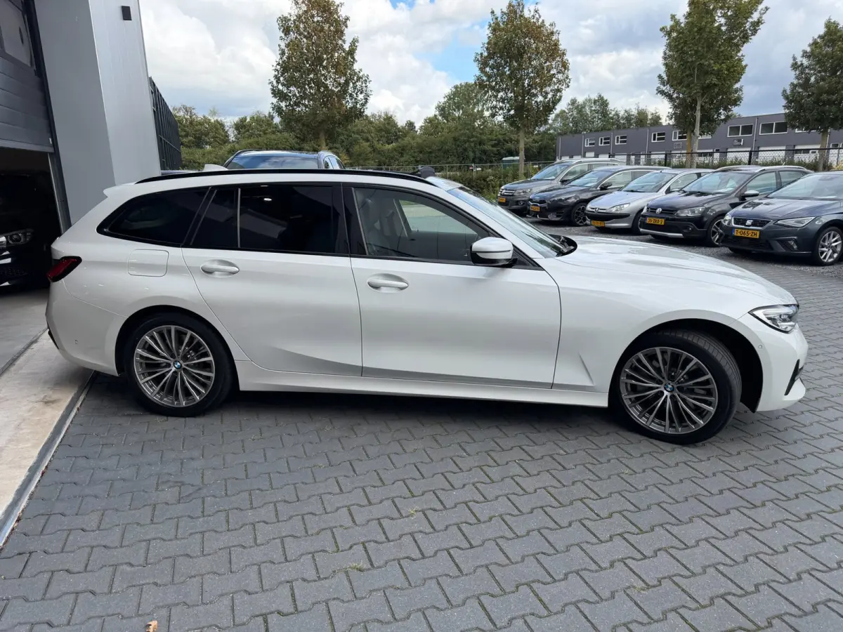 330e xDrive High Executive LASER Panoramadak trekhaak