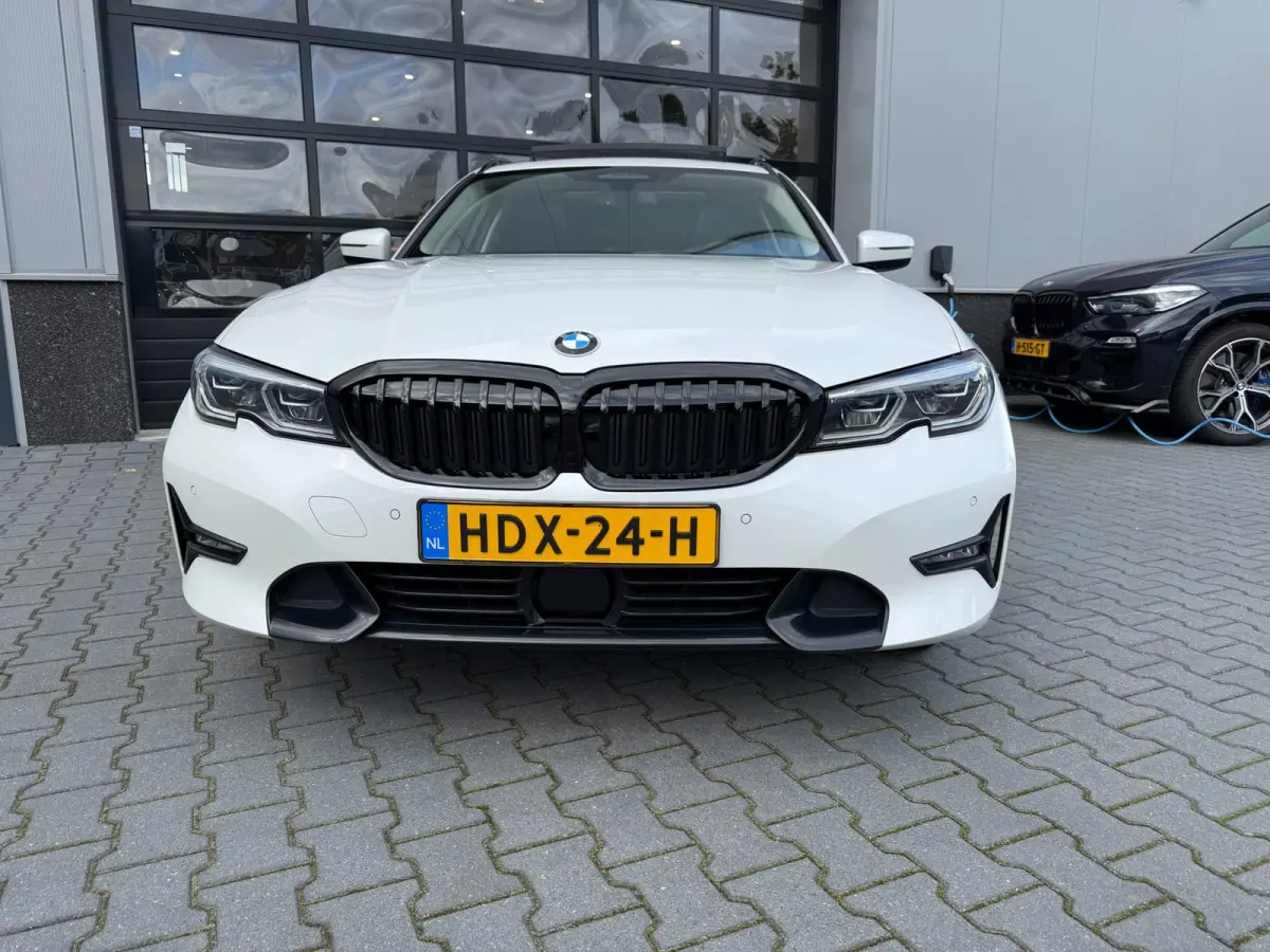 330e xDrive High Executive LASER Panoramadak trekhaak