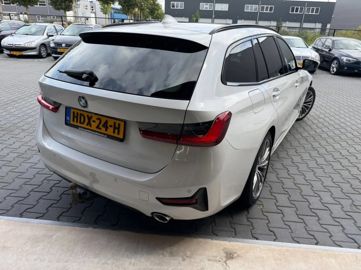 330e xDrive High Executive LASER Panoramadak trekhaak