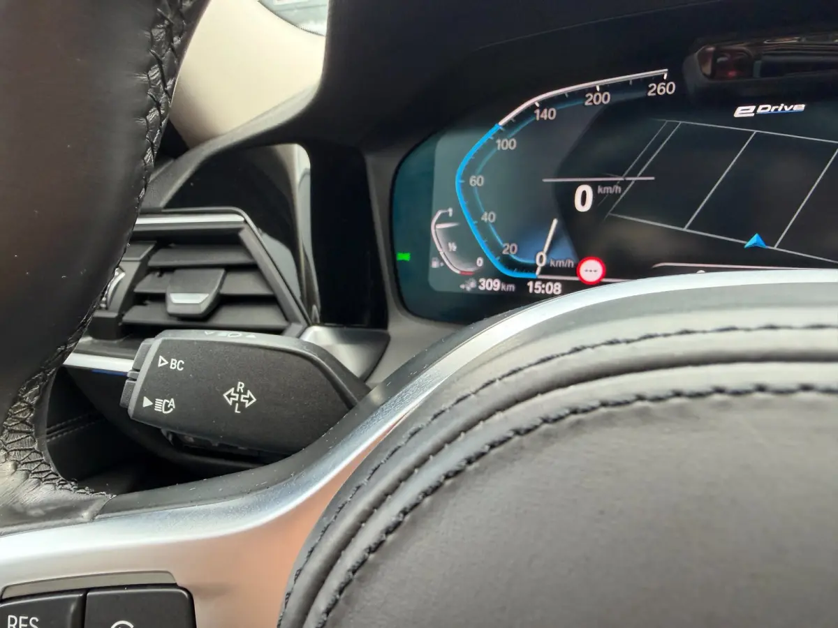 330e xDrive High Executive LASER Panoramadak trekhaak