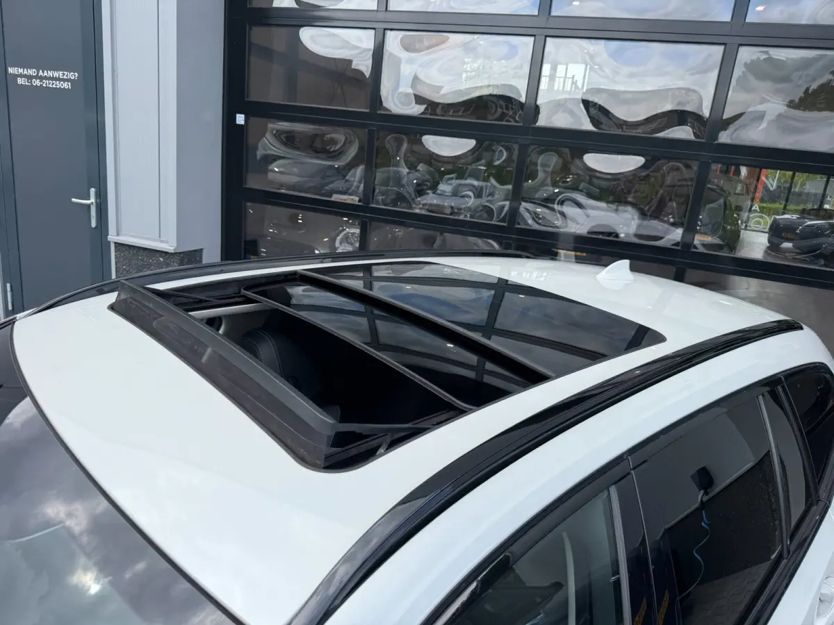 330e xDrive High Executive LASER Panoramadak trekhaak