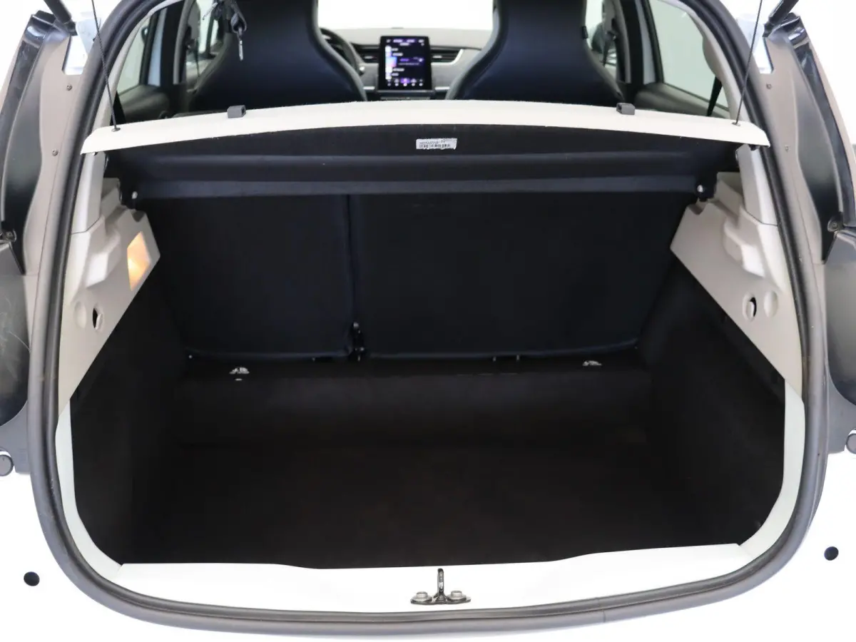 R135 Intens 52 kWh | Achteruitrijcamera | Navigatie | Cruise control | LED verlichting | Dodehoek detectie | Parkeersensoren |