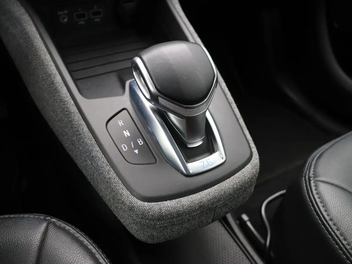 R135 Intens 52 kWh | Achteruitrijcamera | Navigatie | Cruise control | LED verlichting | Dodehoek detectie | Parkeersensoren |