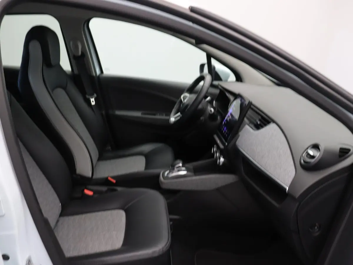 R135 Intens 52 kWh | Achteruitrijcamera | Navigatie | Cruise control | LED verlichting | Dodehoek detectie | Parkeersensoren |