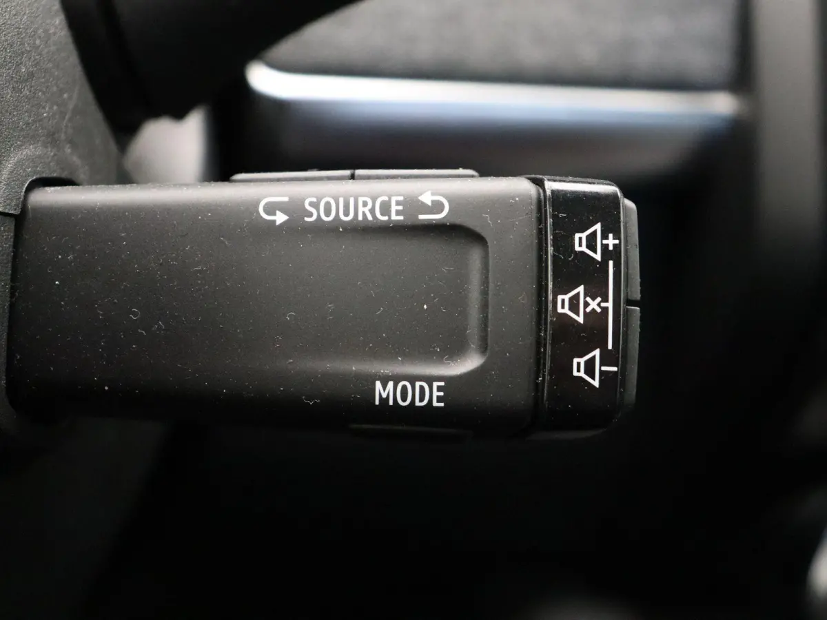 R135 Intens 52 kWh | Achteruitrijcamera | Navigatie | Cruise control | LED verlichting | Dodehoek detectie | Parkeersensoren |