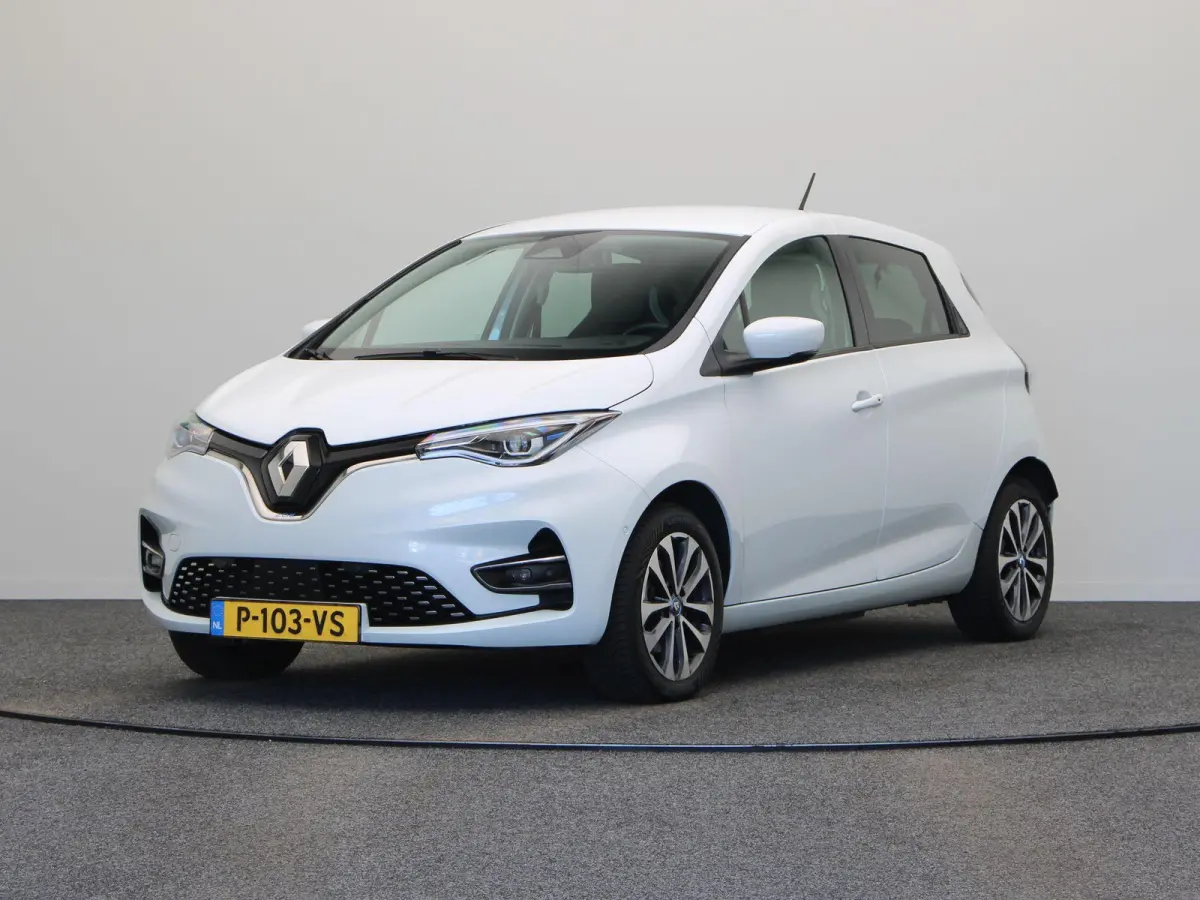 R135 Intens 52 kWh | Achteruitrijcamera | Navigatie | Cruise control | LED verlichting | Dodehoek detectie | Parkeersensoren |