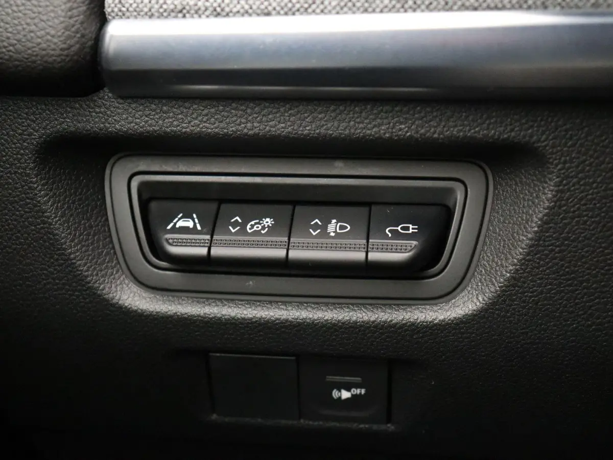 R135 Intens 52 kWh | Achteruitrijcamera | Navigatie | Cruise control | LED verlichting | Dodehoek detectie | Parkeersensoren |