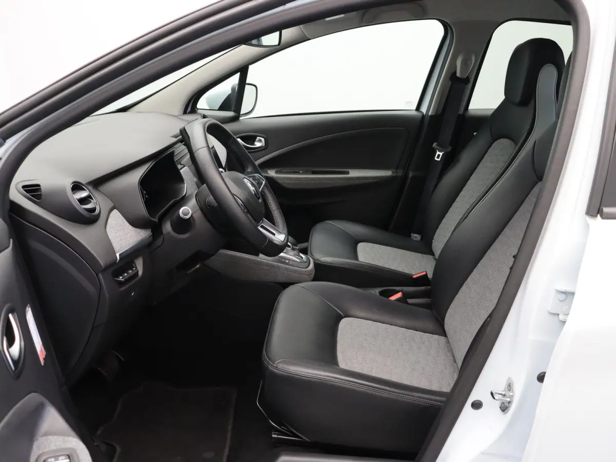 R135 Intens 52 kWh | Achteruitrijcamera | Navigatie | Cruise control | LED verlichting | Dodehoek detectie | Parkeersensoren |