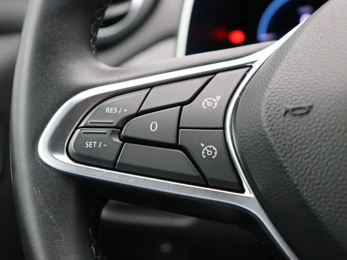 R135 Intens 52 kWh | Achteruitrijcamera | Navigatie | Cruise control | LED verlichting | Dodehoek detectie | Parkeersensoren |