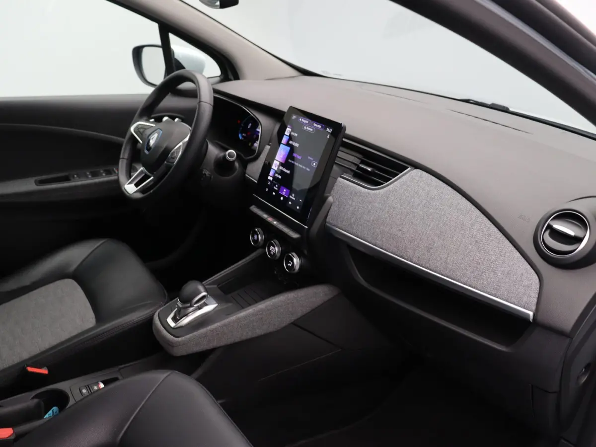 R135 Intens 52 kWh | Achteruitrijcamera | Navigatie | Cruise control | LED verlichting | Dodehoek detectie | Parkeersensoren |