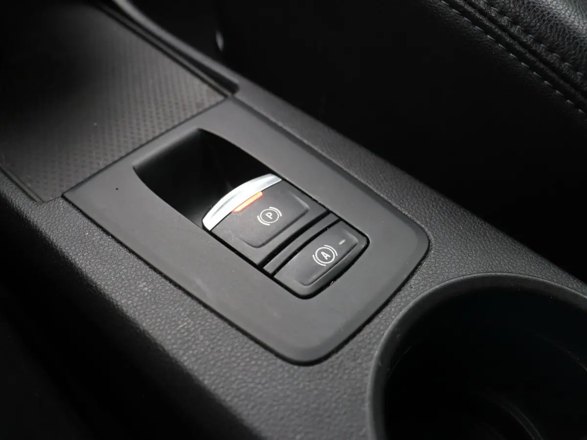 R135 Intens 52 kWh | Achteruitrijcamera | Navigatie | Cruise control | LED verlichting | Dodehoek detectie | Parkeersensoren |