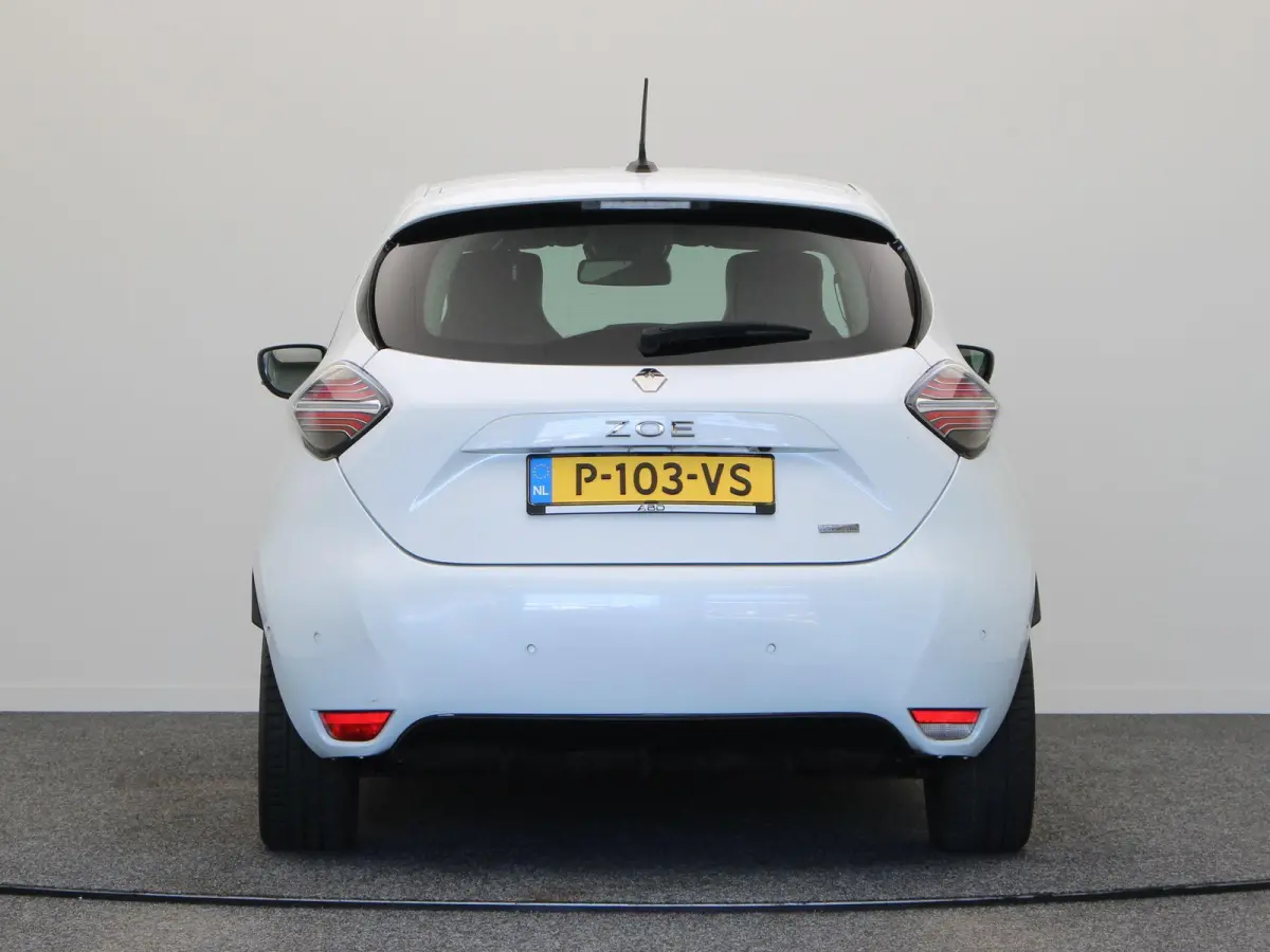 R135 Intens 52 kWh | Achteruitrijcamera | Navigatie | Cruise control | LED verlichting | Dodehoek detectie | Parkeersensoren |