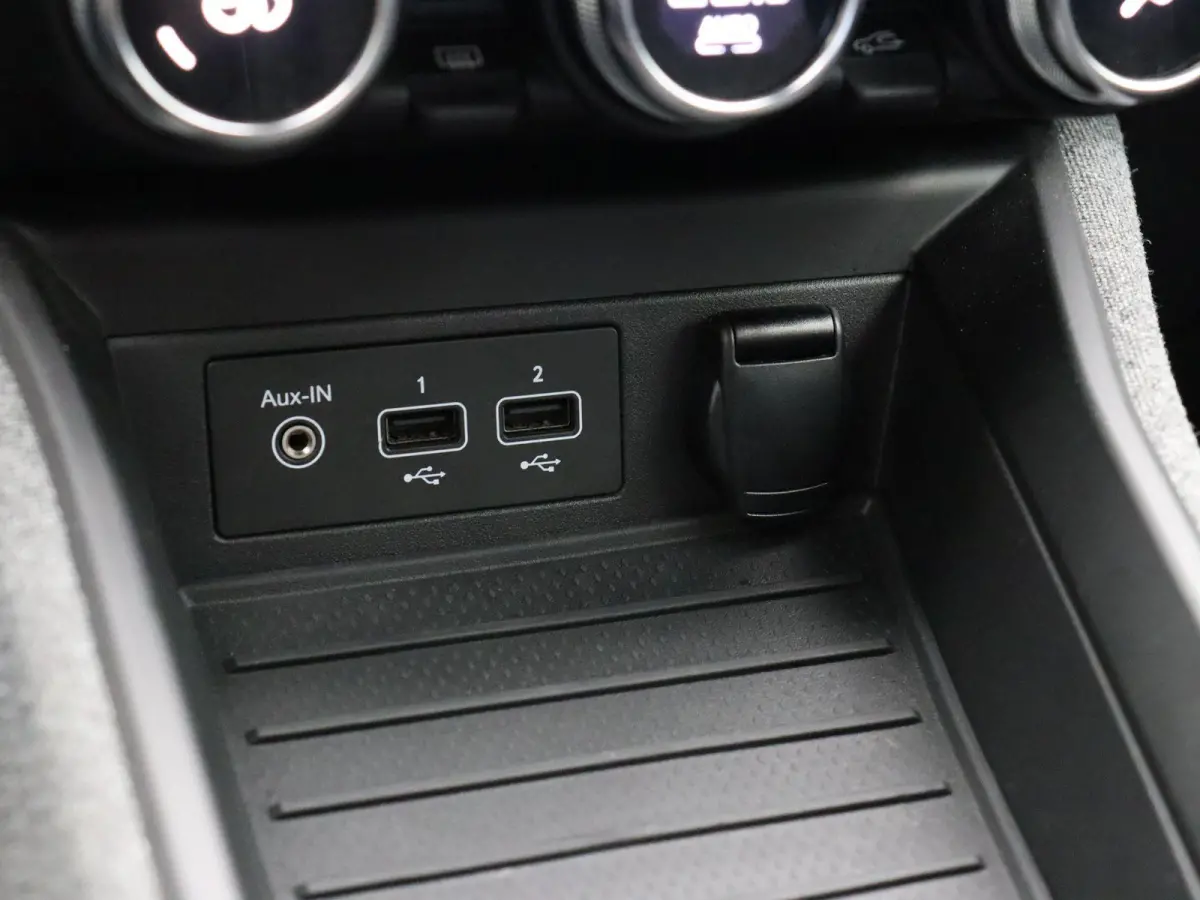 R135 Intens 52 kWh | Achteruitrijcamera | Navigatie | Cruise control | LED verlichting | Dodehoek detectie | Parkeersensoren |