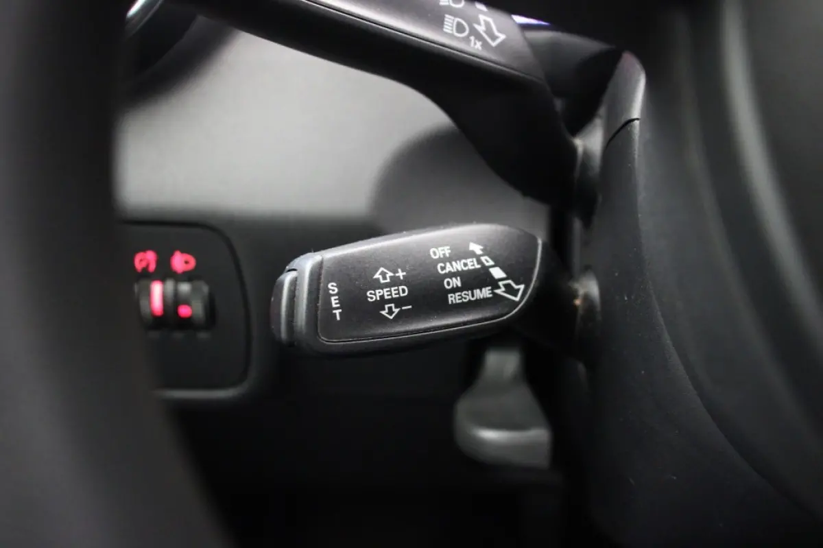 1.0 TFSI 5 Deurs - Cruise, Lichtmetalen Velgen, Getint Glas