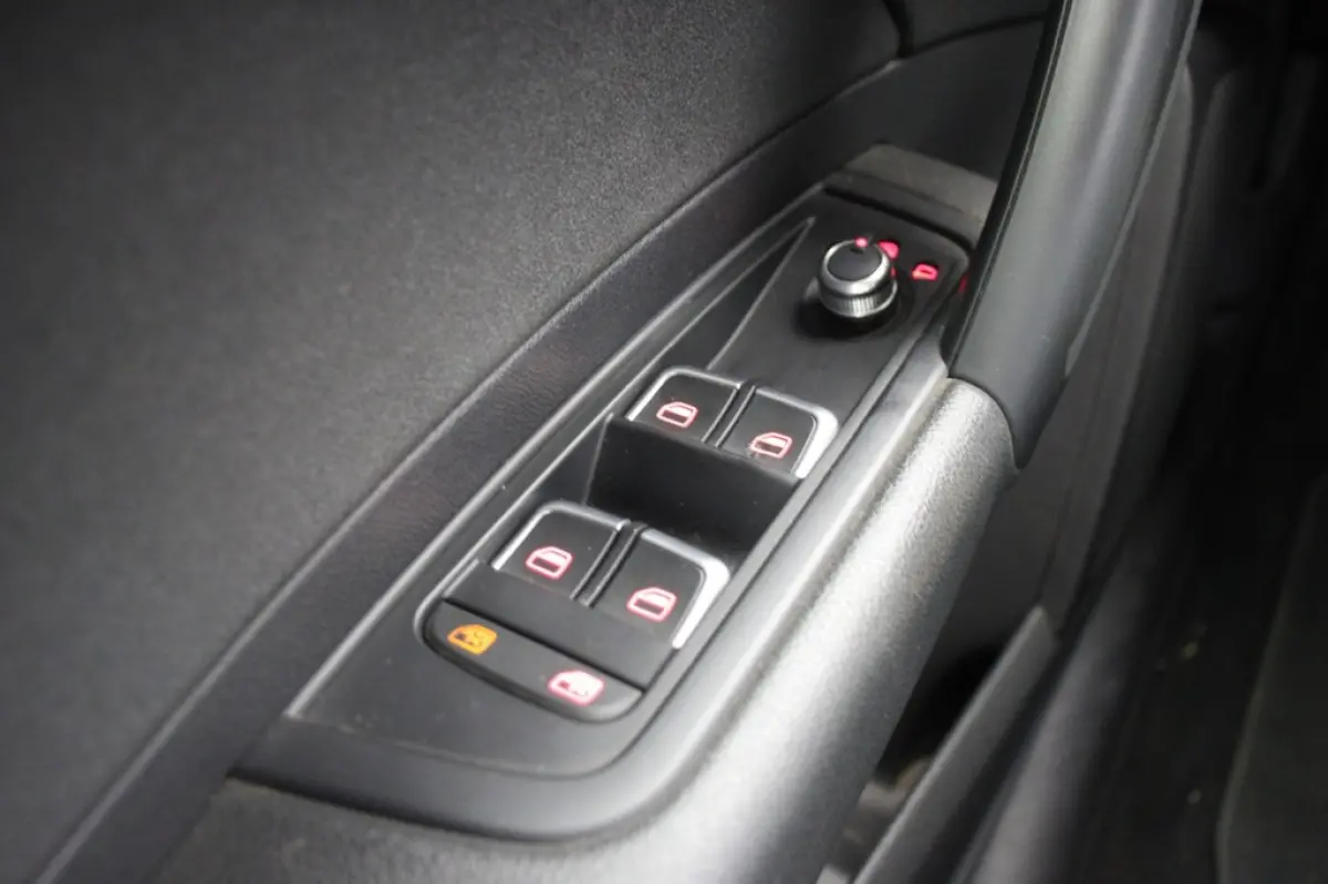 1.0 TFSI 5 Deurs - Cruise, Lichtmetalen Velgen, Getint Glas