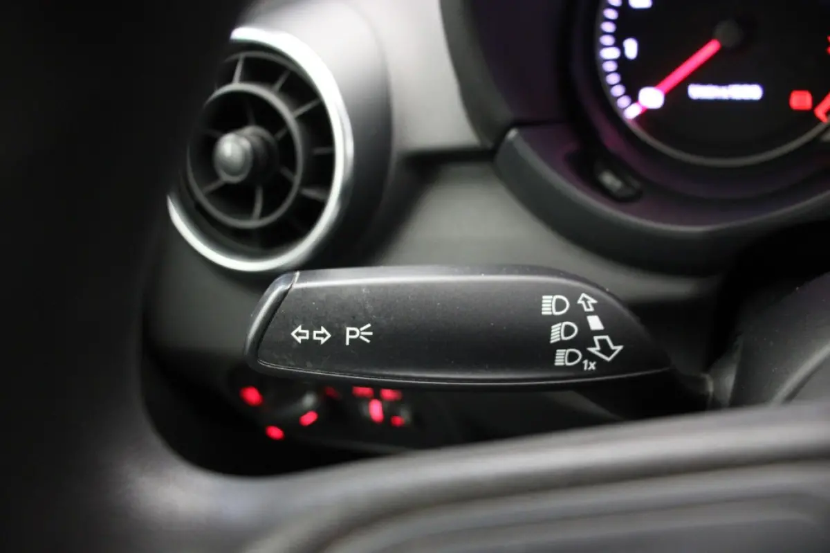 1.0 TFSI 5 Deurs - Cruise, Lichtmetalen Velgen, Getint Glas