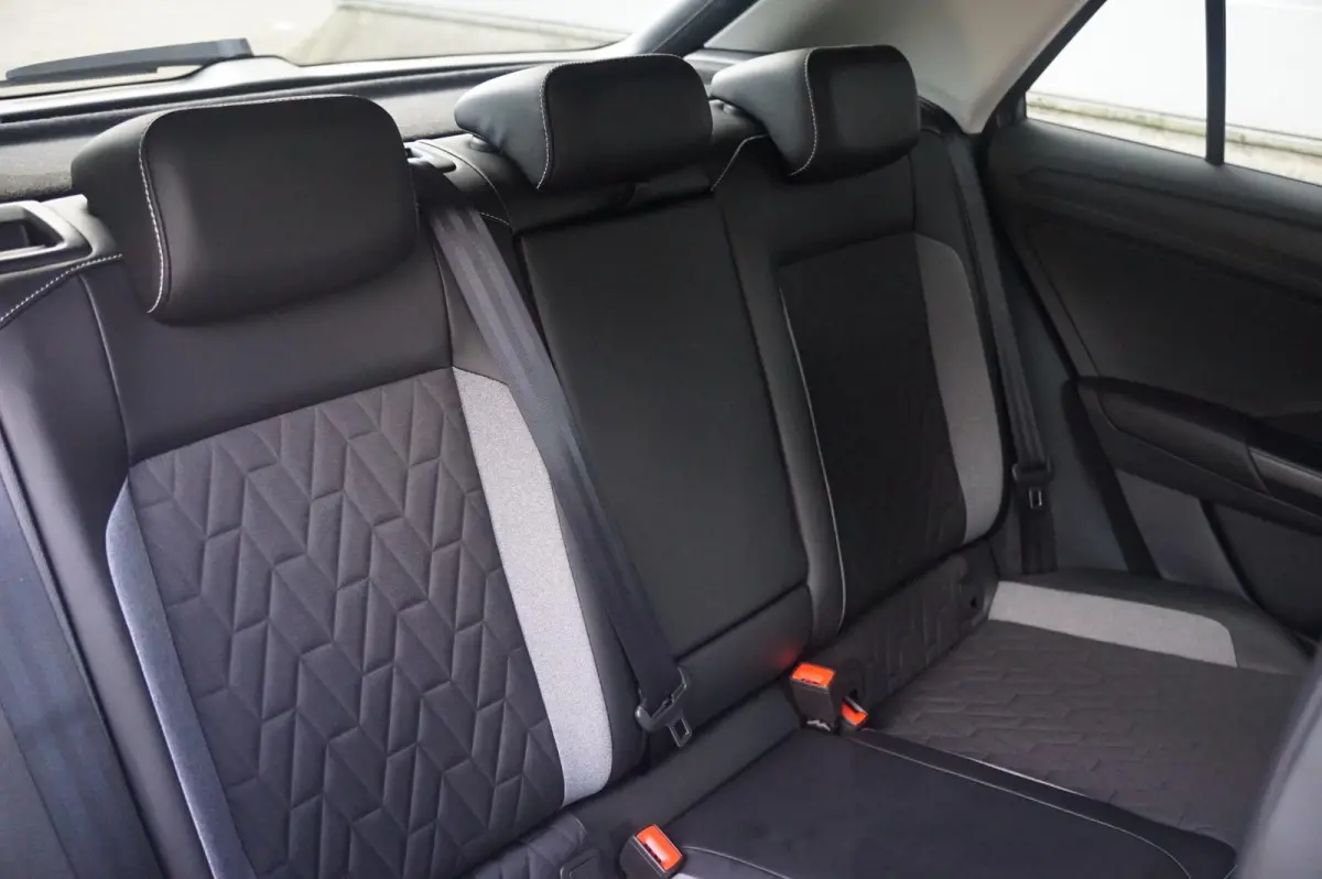 1.0 TSI 115pk Life Edition | Side Assist | Navigatie | Travel Assist