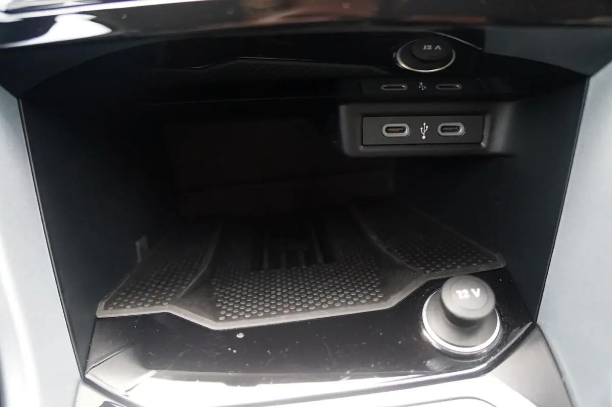 1.0 TSI 115pk Life Edition | Side Assist | Navigatie | Travel Assist