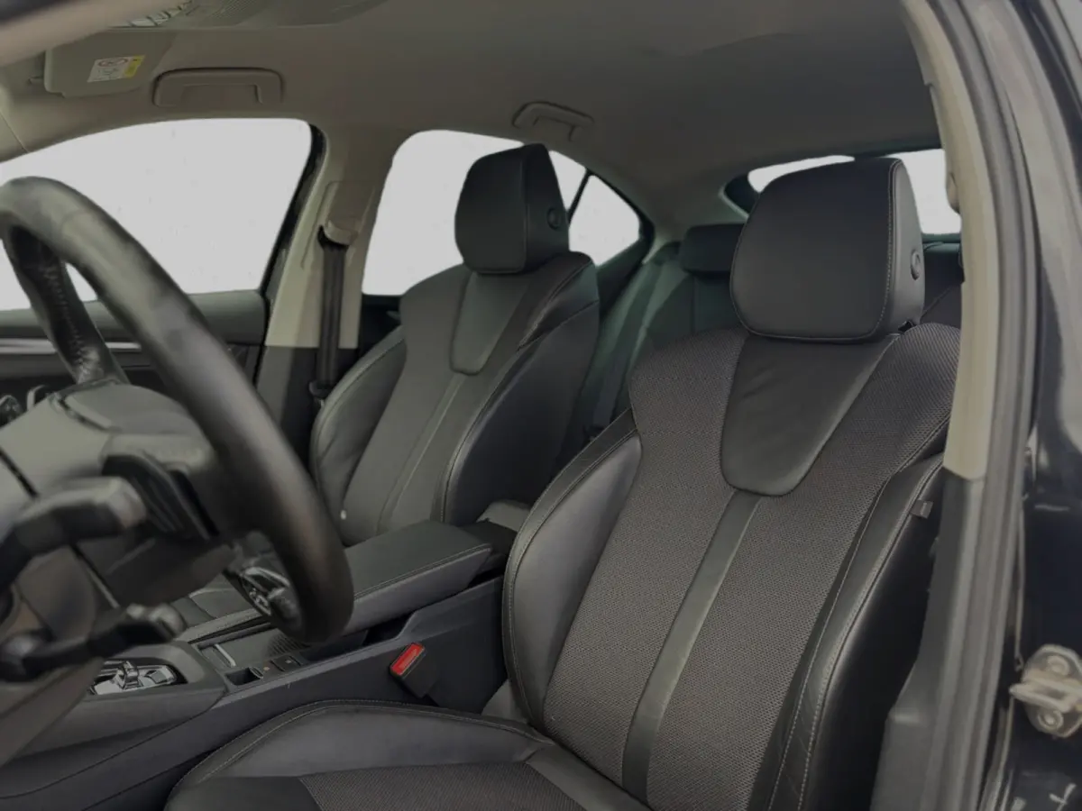 1.4 TSI iV PHEV Sportline Business(Goed OnderH, Carplay/ Android, Camera, Elektrische Stoelen, StoelV/ StuurV, Etc)