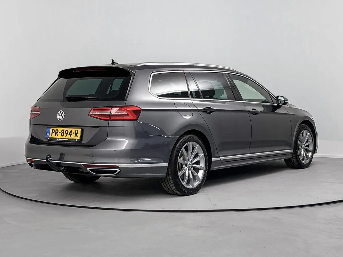 1.4 TSI Highline Business R 125 PK | Automaat | Apple Carplay | R-Line | Trekhaak | Lederen Bekleding | Achteruitrijcamera | Panoramadak | Parkeersensoren | Navigatie | Bluetooth | Ergo-Acti