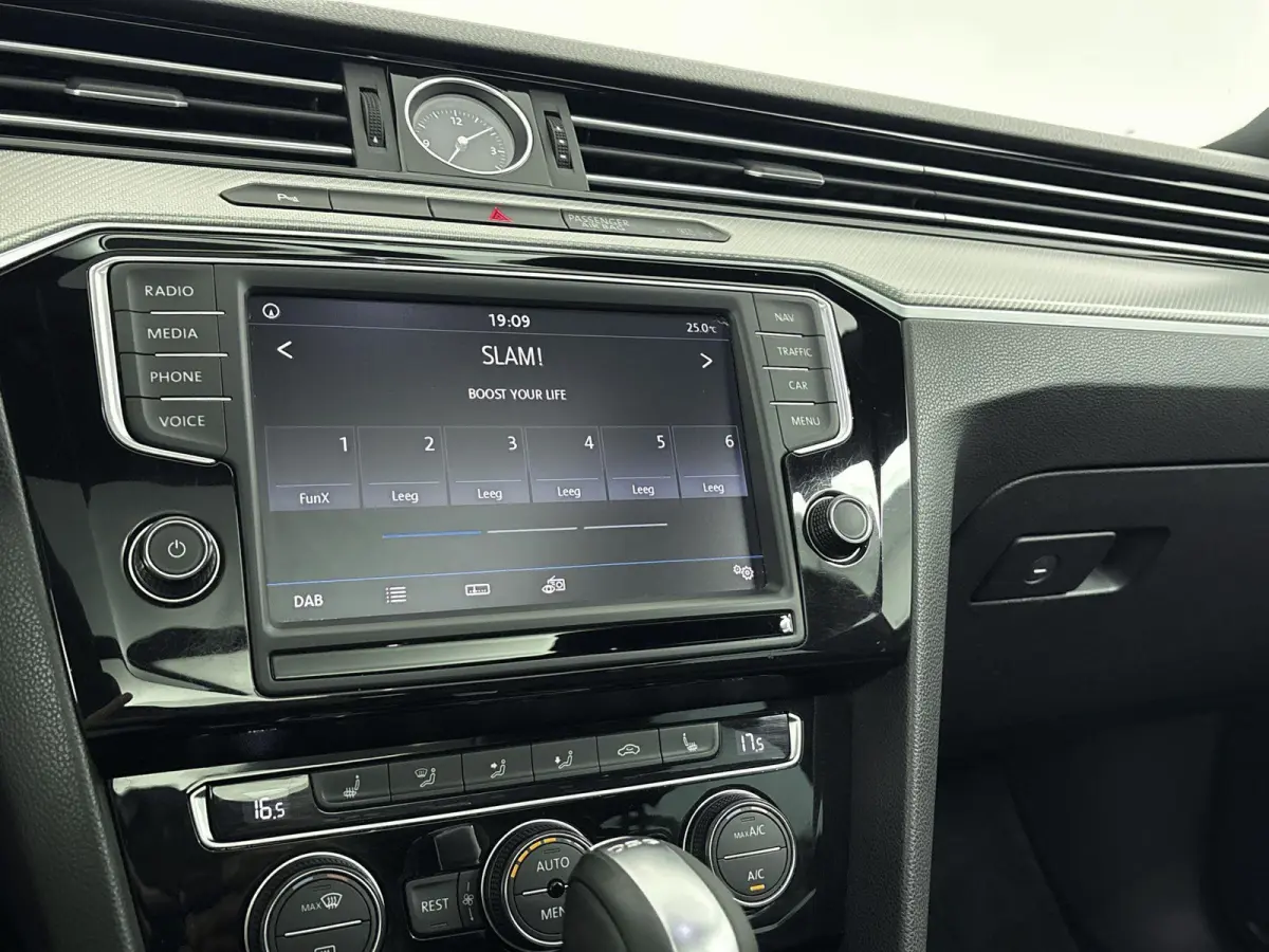 1.4 TSI Highline Business R 125 PK | Automaat | Apple Carplay | R-Line | Trekhaak | Lederen Bekleding | Achteruitrijcamera | Panoramadak | Parkeersensoren | Navigatie | Bluetooth | Ergo-Acti