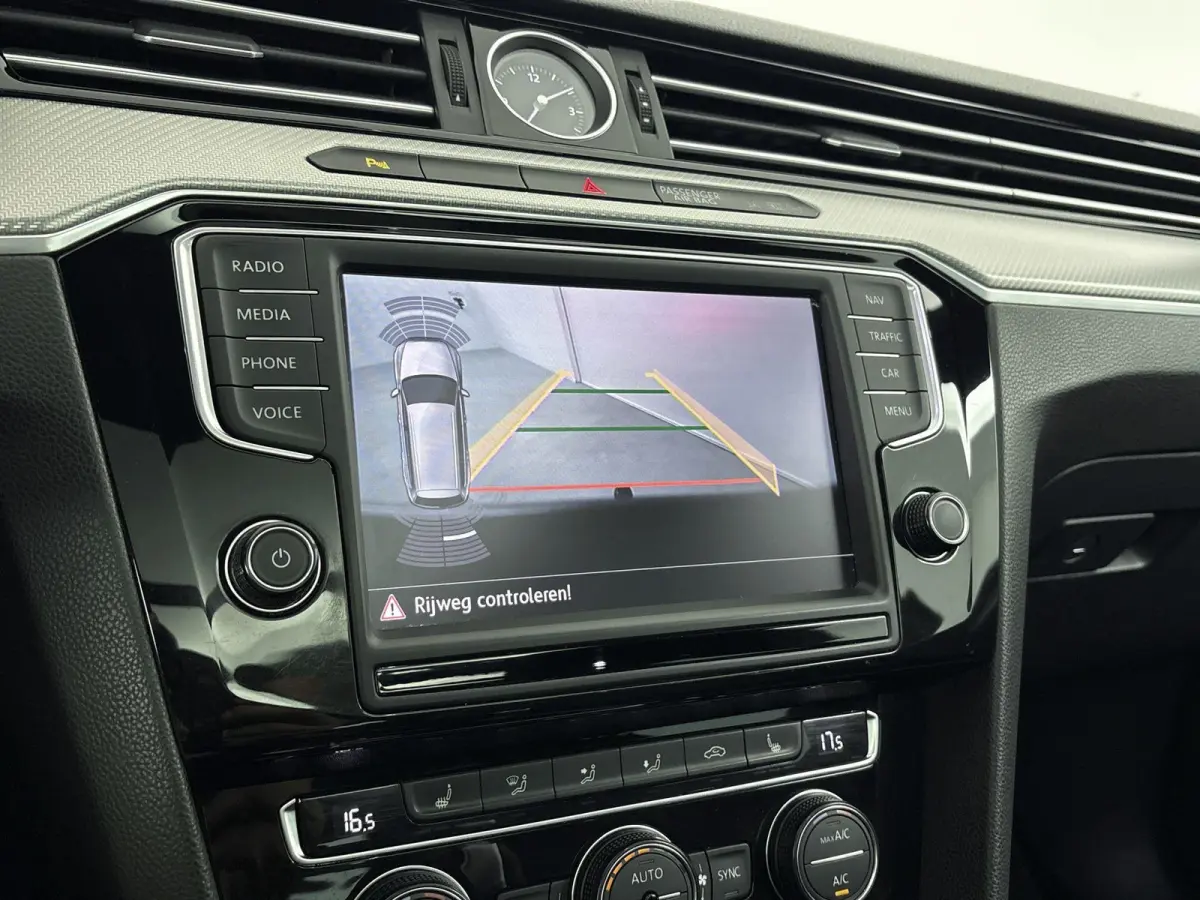 1.4 TSI Highline Business R 125 PK | Automaat | Apple Carplay | R-Line | Trekhaak | Lederen Bekleding | Achteruitrijcamera | Panoramadak | Parkeersensoren | Navigatie | Bluetooth | Ergo-Acti