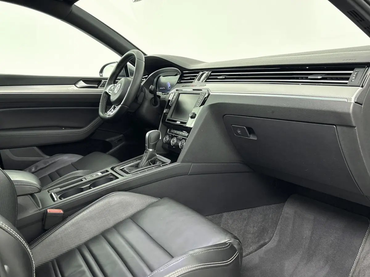 1.4 TSI Highline Business R 125 PK | Automaat | Apple Carplay | R-Line | Trekhaak | Lederen Bekleding | Achteruitrijcamera | Panoramadak | Parkeersensoren | Navigatie | Bluetooth | Ergo-Acti
