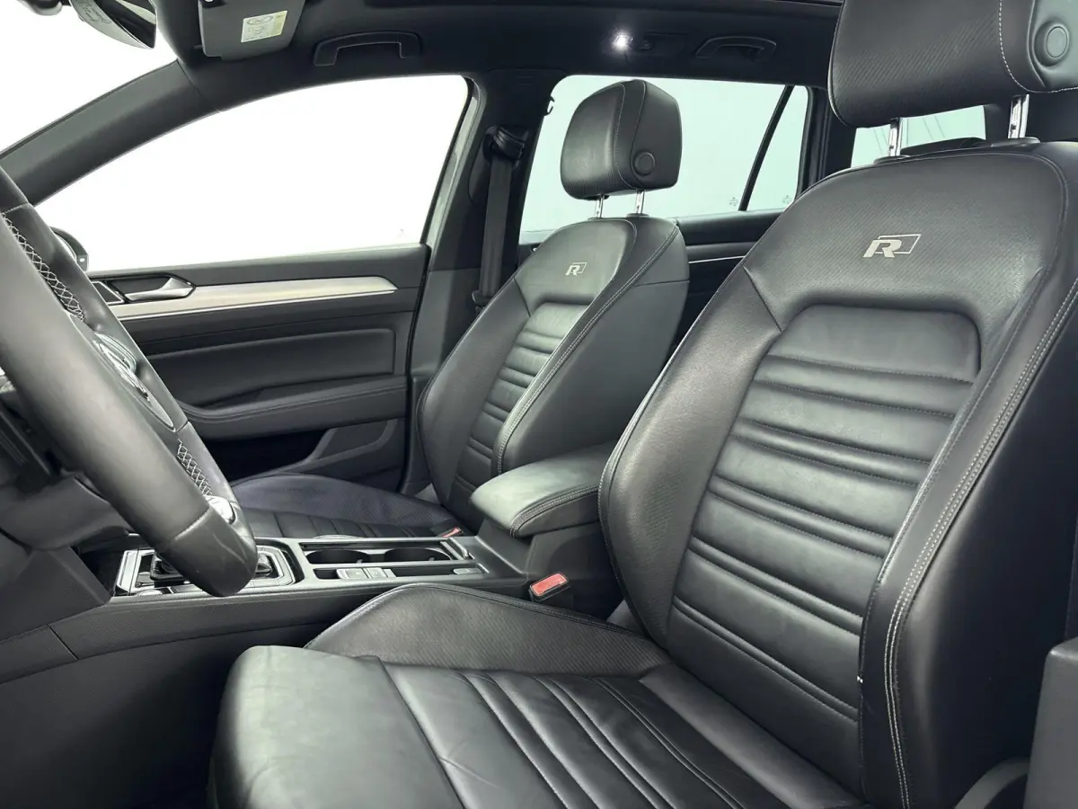 1.4 TSI Highline Business R 125 PK | Automaat | Apple Carplay | R-Line | Trekhaak | Lederen Bekleding | Achteruitrijcamera | Panoramadak | Parkeersensoren | Navigatie | Bluetooth | Ergo-Acti