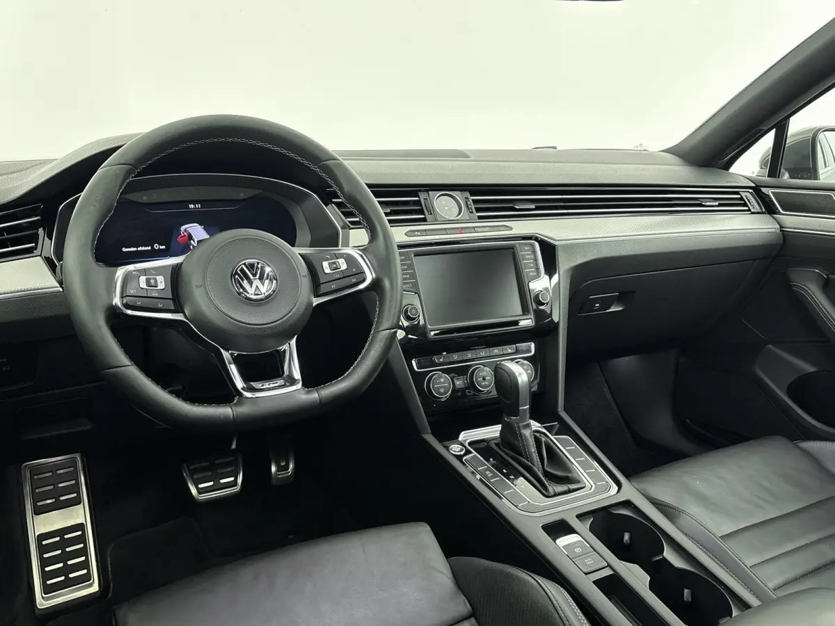 1.4 TSI Highline Business R 125 PK | Automaat | Apple Carplay | R-Line | Trekhaak | Lederen Bekleding | Achteruitrijcamera | Panoramadak | Parkeersensoren | Navigatie | Bluetooth | Ergo-Acti