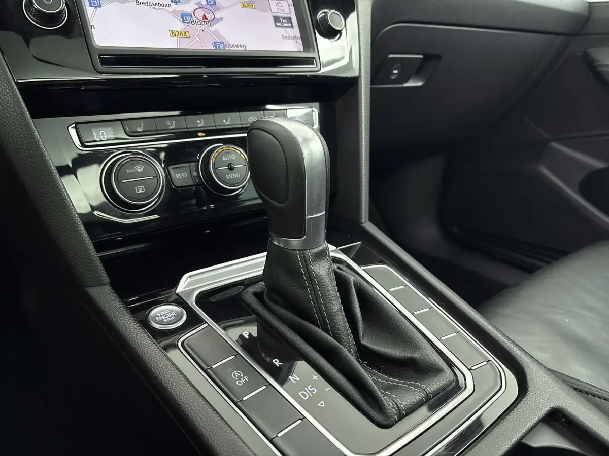 1.4 TSI Highline Business R 125 PK | Automaat | Apple Carplay | R-Line | Trekhaak | Lederen Bekleding | Achteruitrijcamera | Panoramadak | Parkeersensoren | Navigatie | Bluetooth | Ergo-Acti