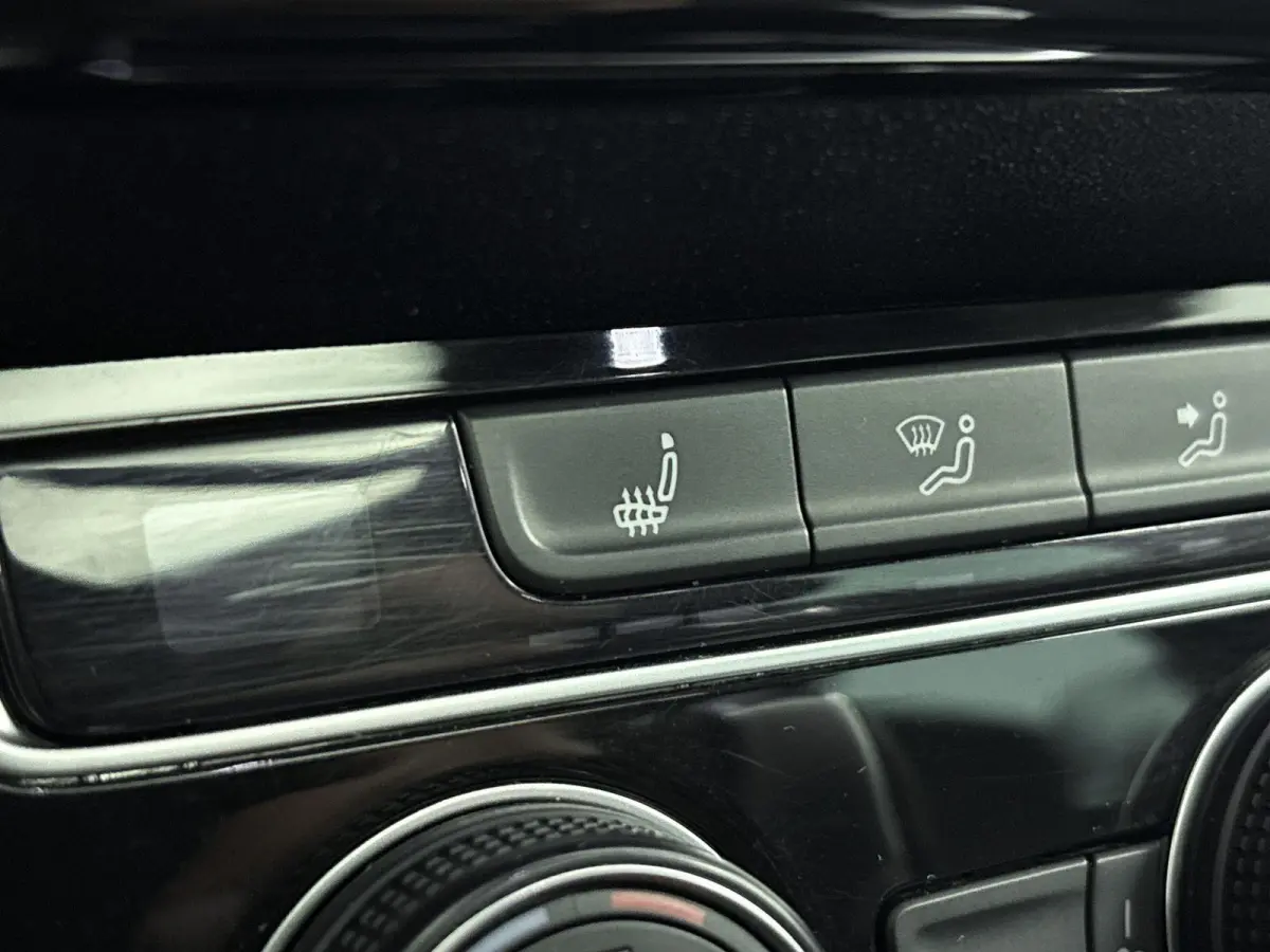 1.4 TSI Highline Business R 125 PK | Automaat | Apple Carplay | R-Line | Trekhaak | Lederen Bekleding | Achteruitrijcamera | Panoramadak | Parkeersensoren | Navigatie | Bluetooth | Ergo-Acti