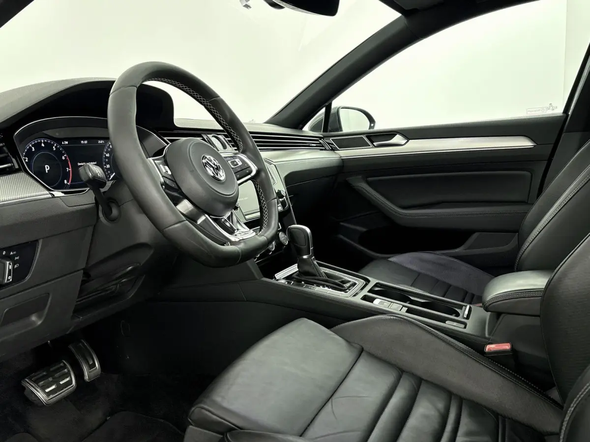 1.4 TSI Highline Business R 125 PK | Automaat | Apple Carplay | R-Line | Trekhaak | Lederen Bekleding | Achteruitrijcamera | Panoramadak | Parkeersensoren | Navigatie | Bluetooth | Ergo-Acti
