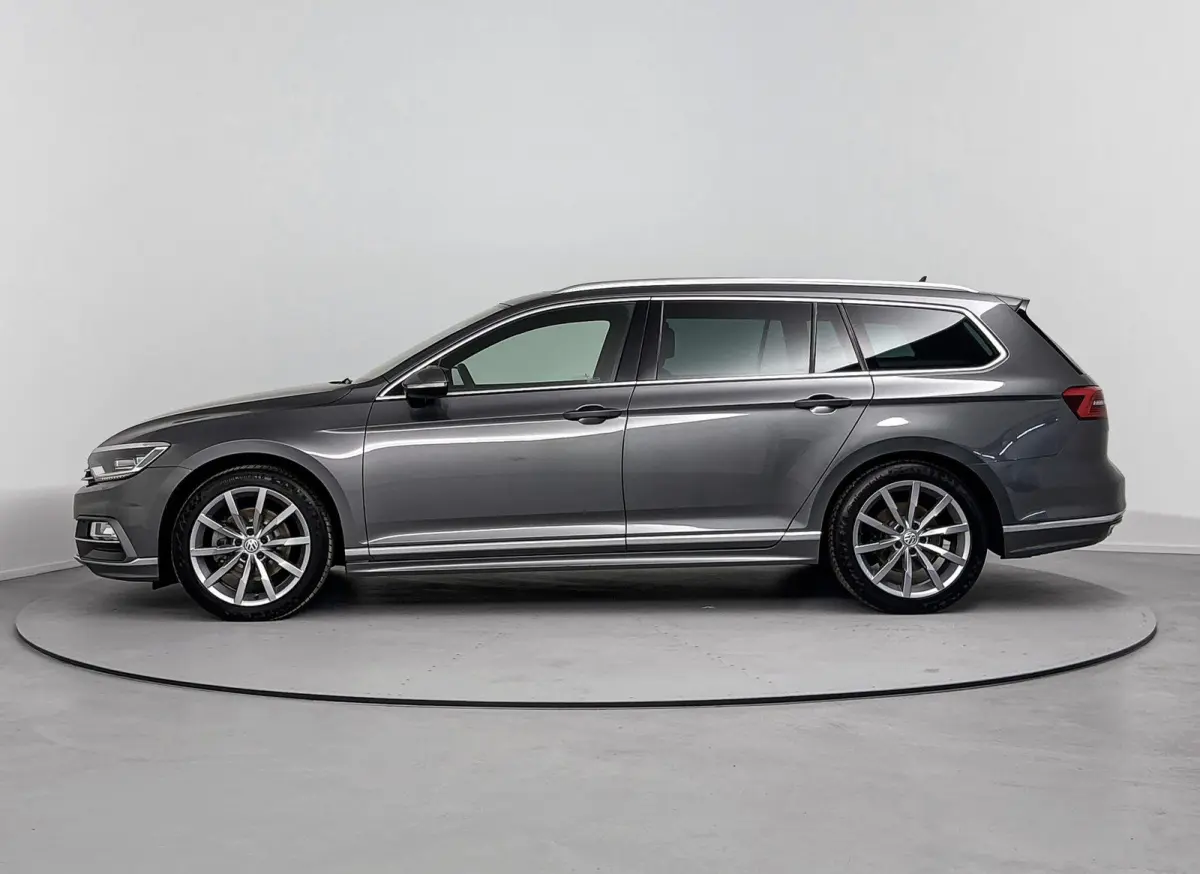 1.4 TSI Highline Business R 125 PK | Automaat | Apple Carplay | R-Line | Trekhaak | Lederen Bekleding | Achteruitrijcamera | Panoramadak | Parkeersensoren | Navigatie | Bluetooth | Ergo-Acti