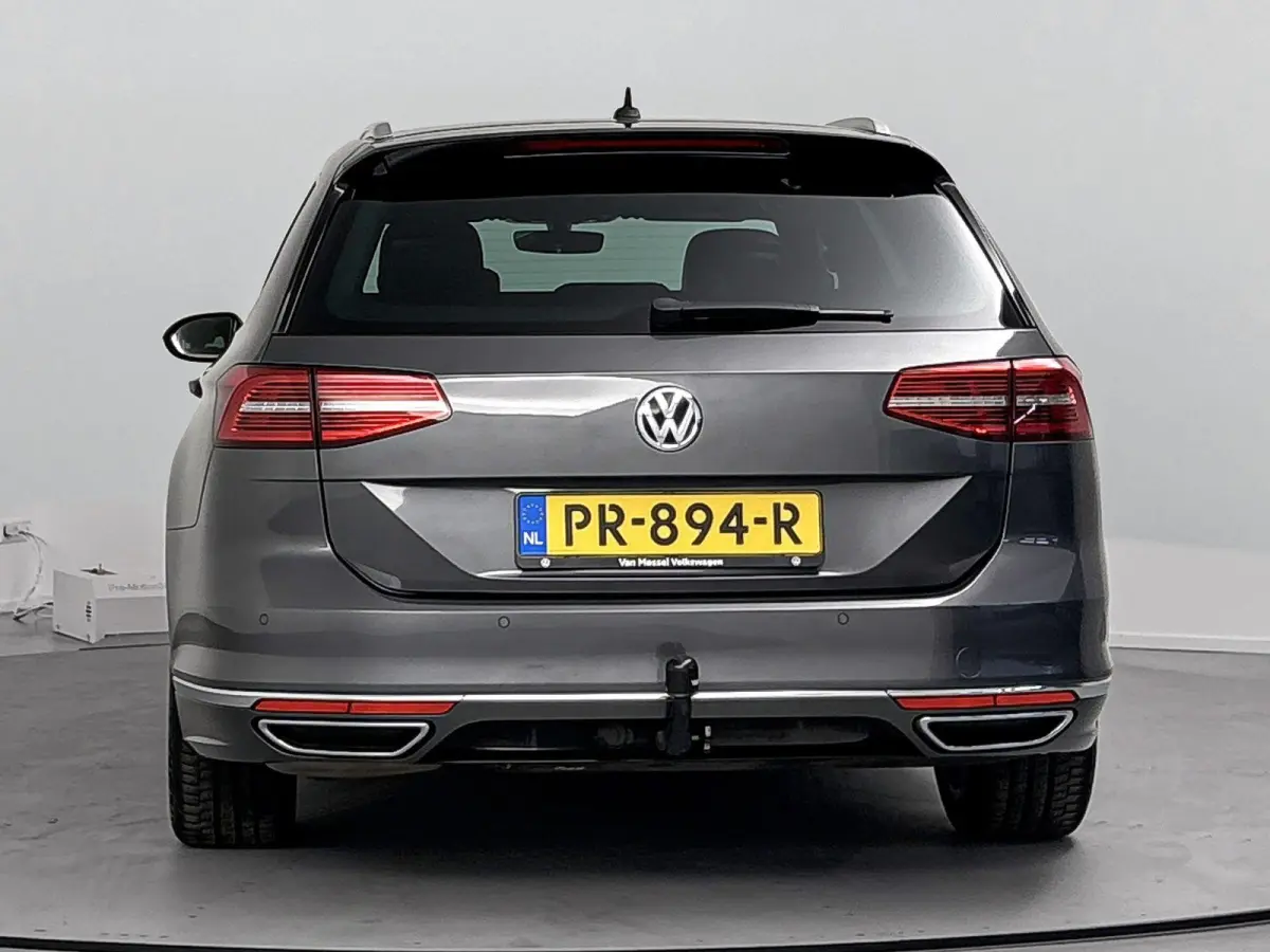 1.4 TSI Highline Business R 125 PK | Automaat | Apple Carplay | R-Line | Trekhaak | Lederen Bekleding | Achteruitrijcamera | Panoramadak | Parkeersensoren | Navigatie | Bluetooth | Ergo-Acti