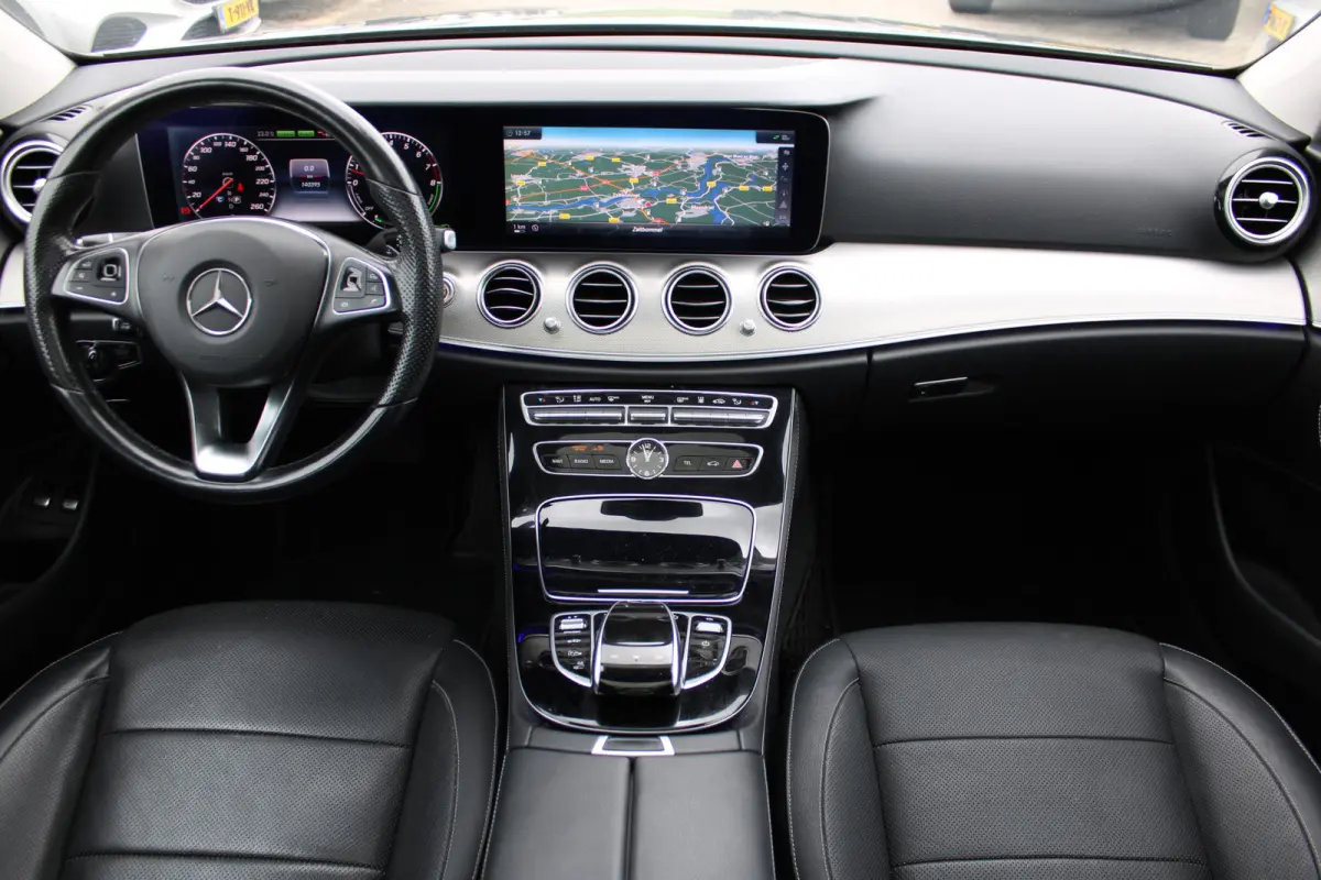 350e Prestige Plus PANORAMADAK BURMESTER LEDER MEMORY DISTRONIC CARPLAY KEY-LESS GO 360-CAMERA TREKHAAK