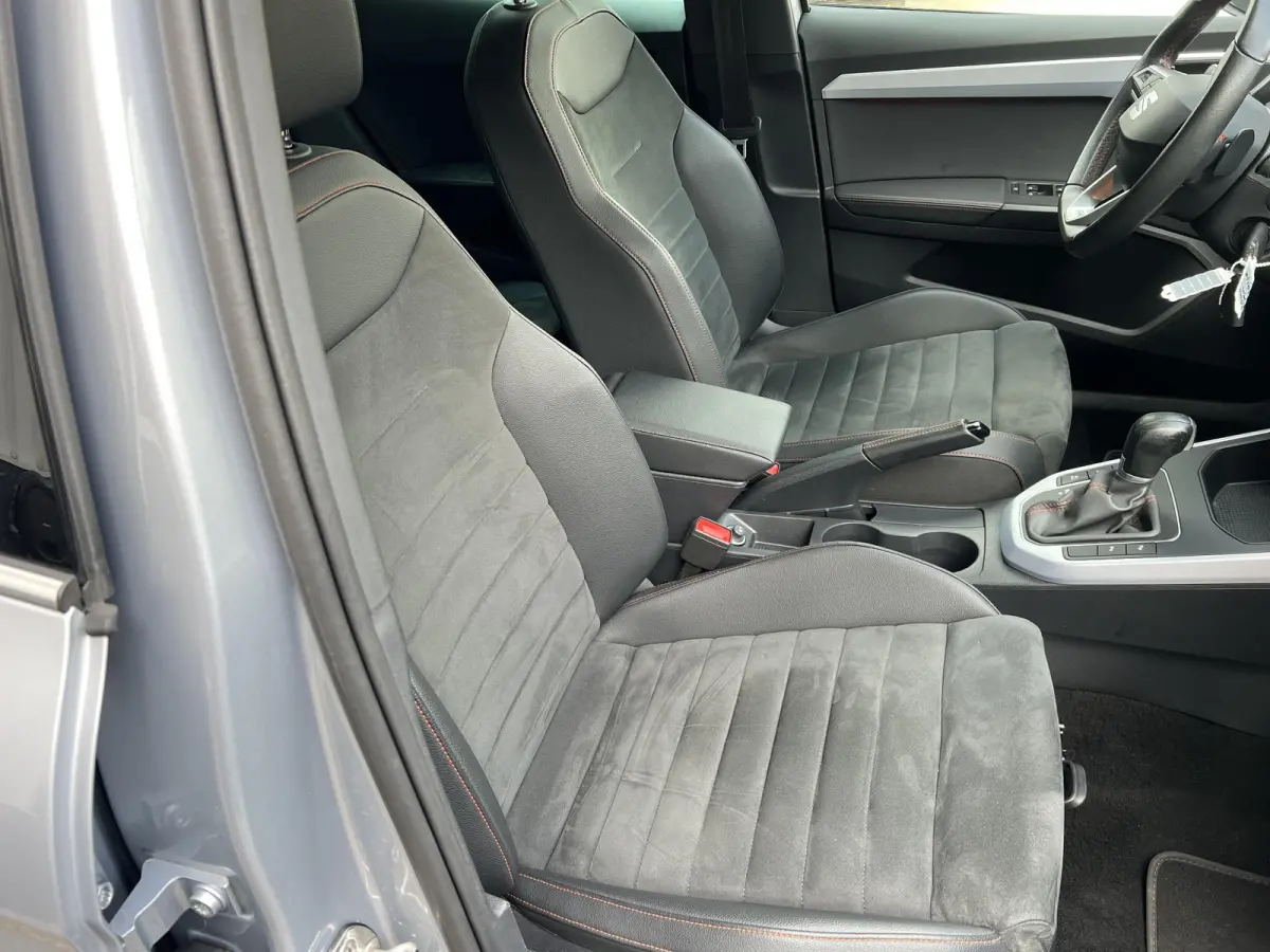1.0 TSI FR Business Connect Stoelverwarming Carplay Camera