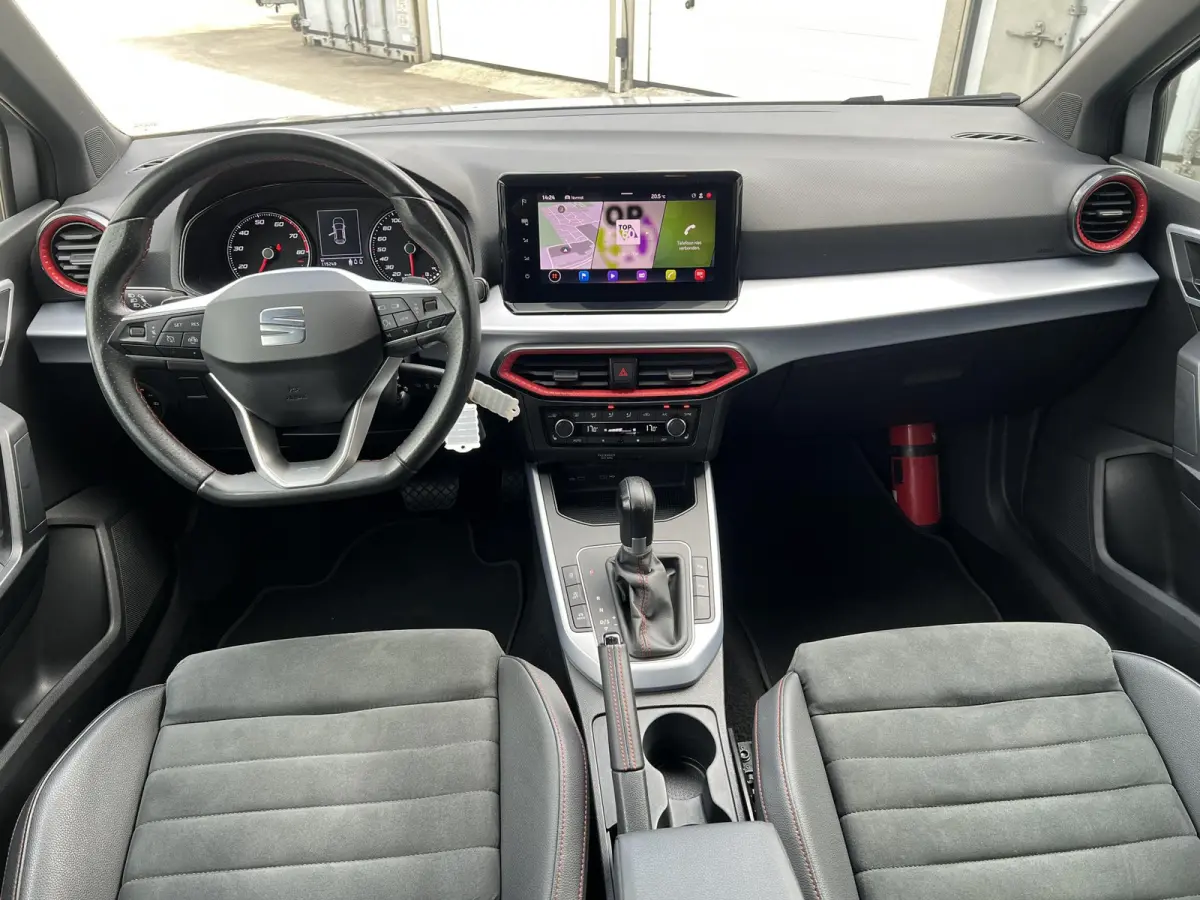 1.0 TSI FR Business Connect Stoelverwarming Carplay Camera