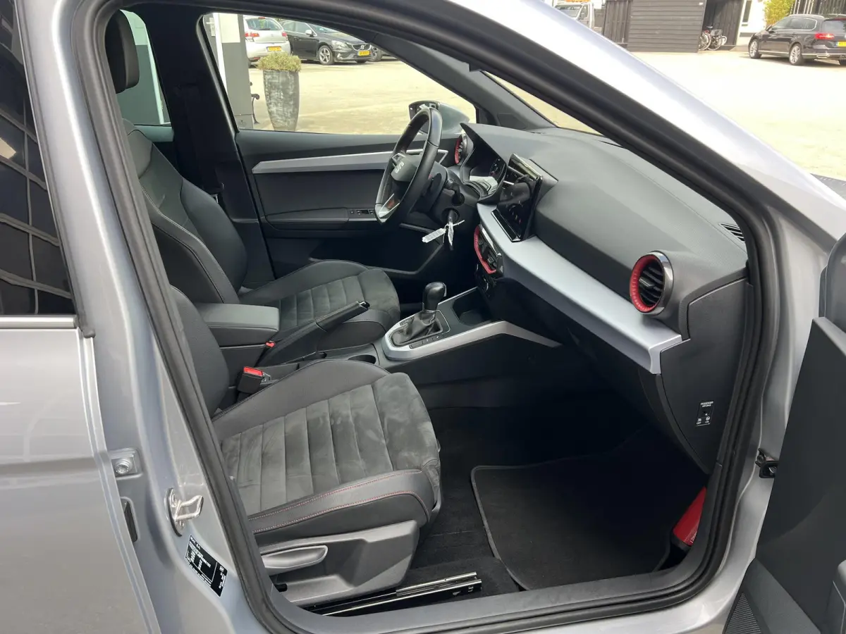 1.0 TSI FR Business Connect Stoelverwarming Carplay Camera