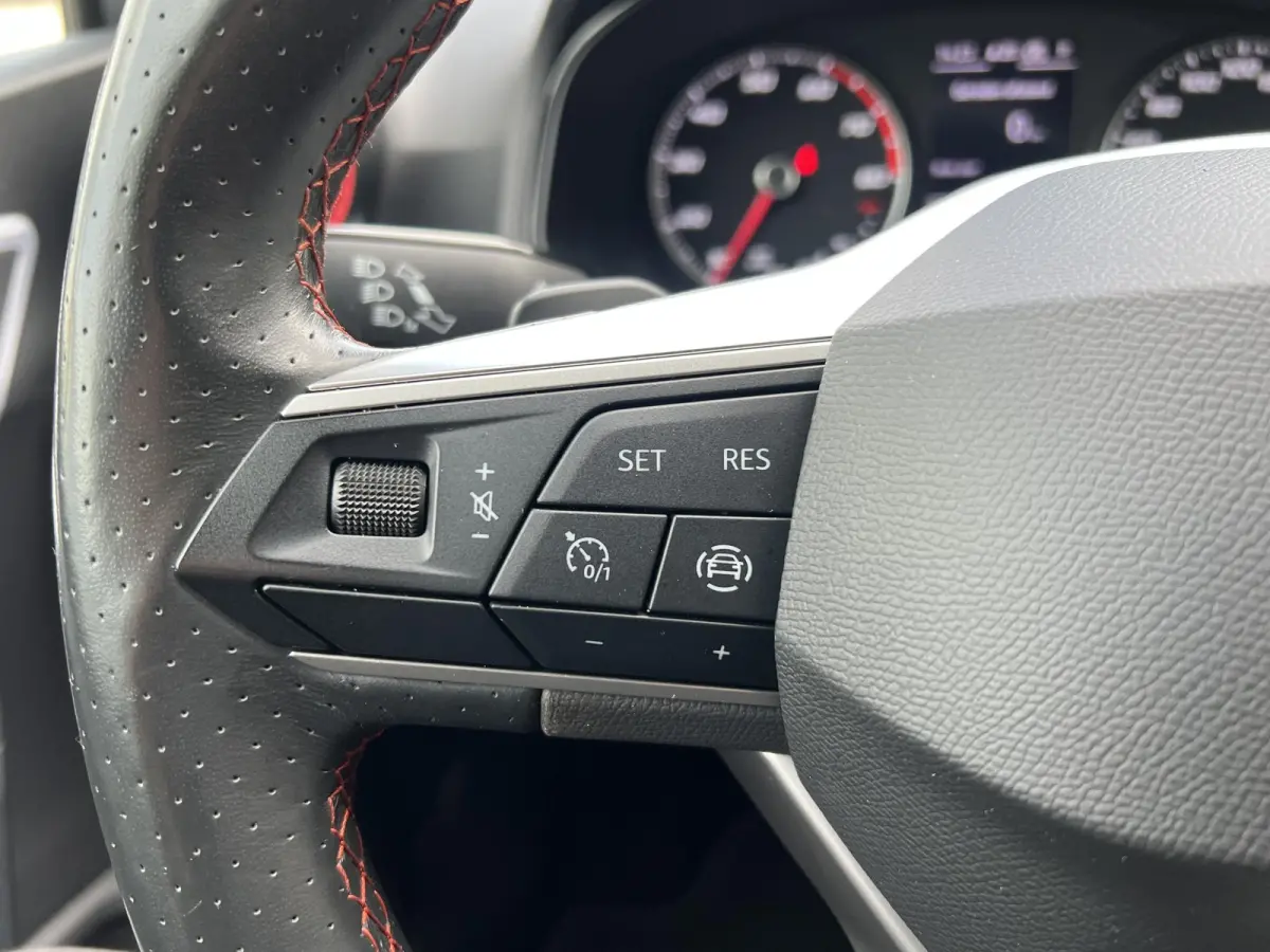1.0 TSI FR Business Connect Stoelverwarming Carplay Camera
