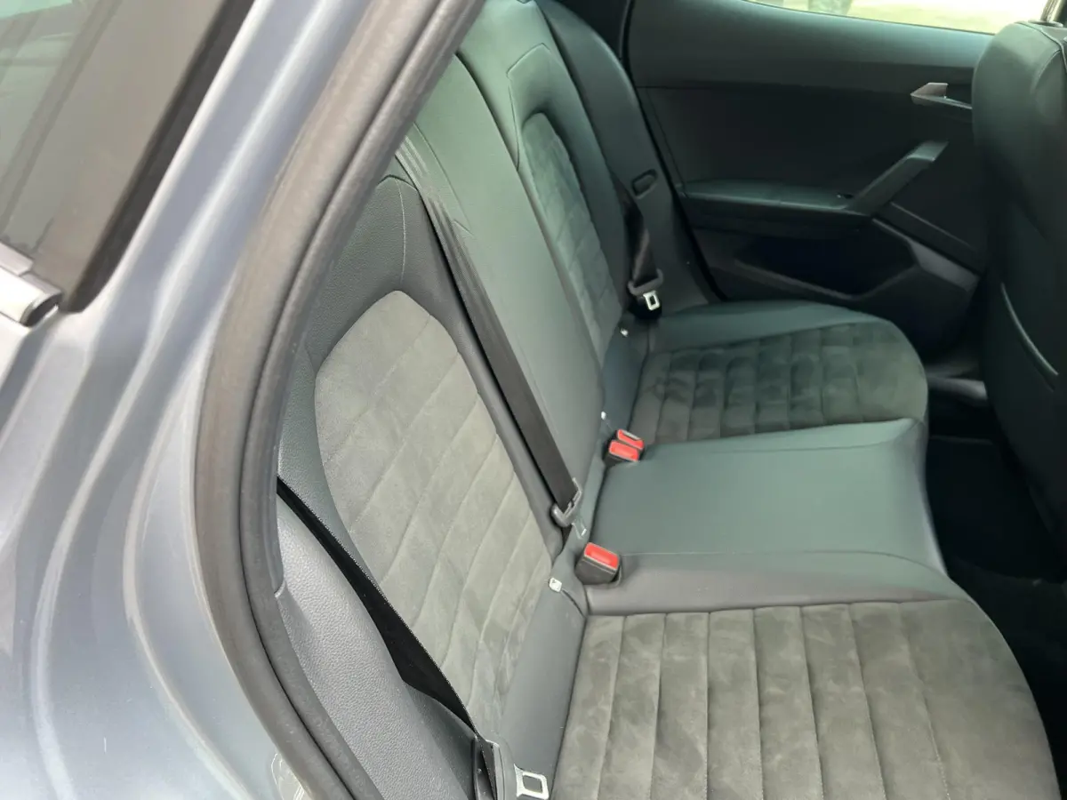 1.0 TSI FR Business Connect Stoelverwarming Carplay Camera