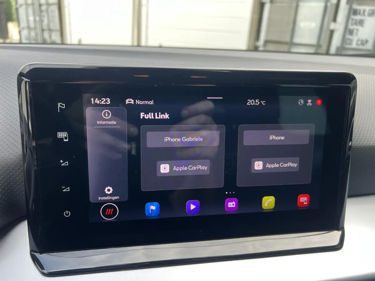 1.0 TSI FR Business Connect Stoelverwarming Carplay Camera