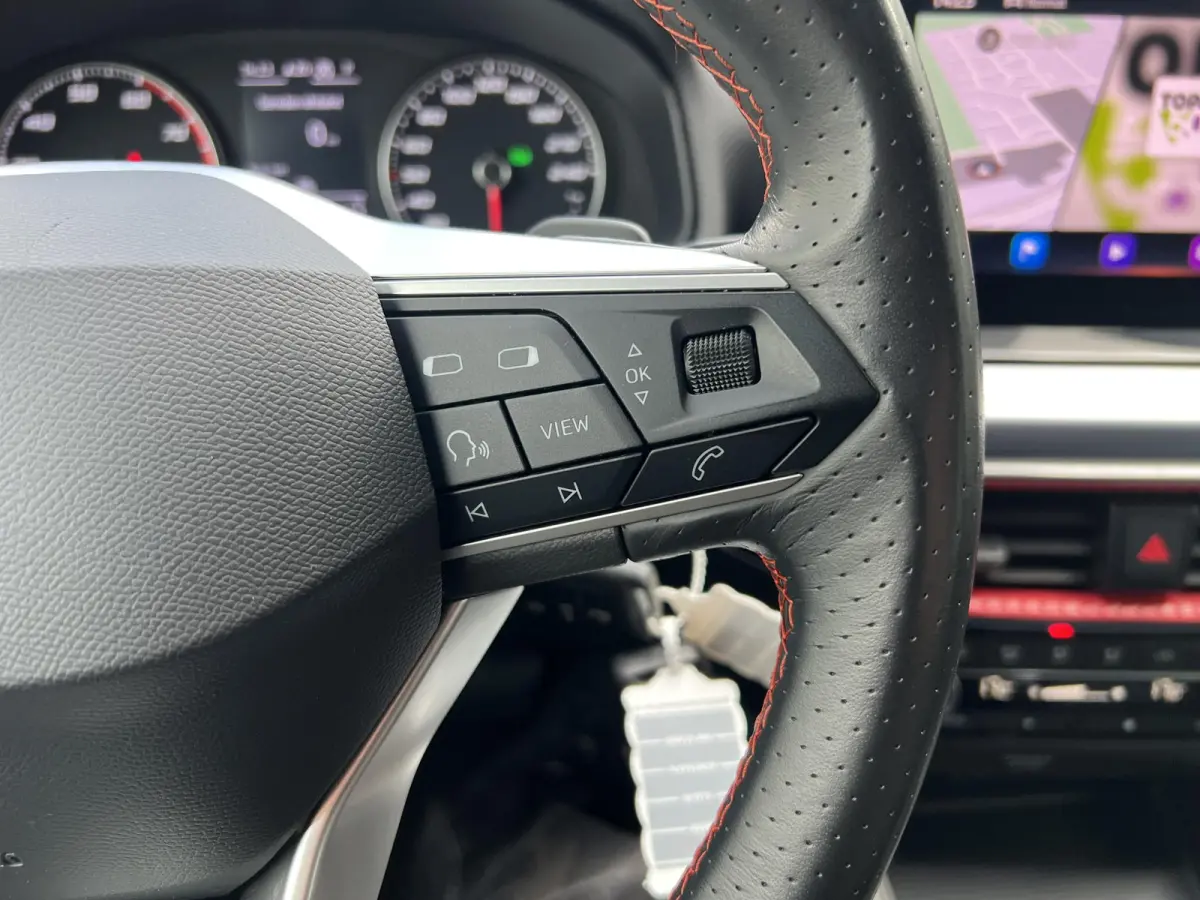 1.0 TSI FR Business Connect Stoelverwarming Carplay Camera