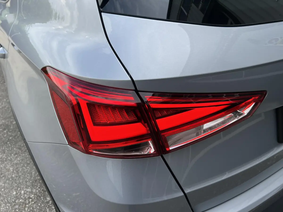 1.0 TSI FR Business Connect Stoelverwarming Carplay Camera