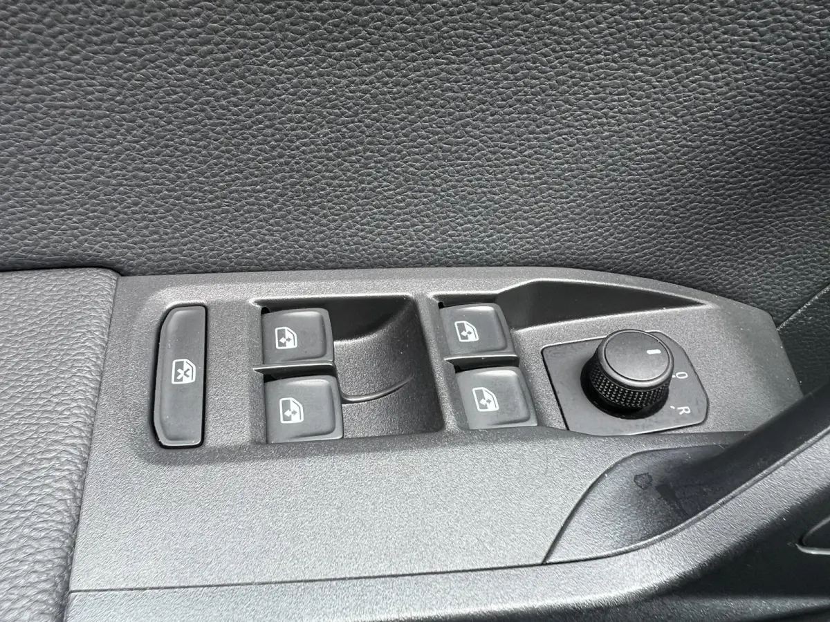 1.0 TSI FR Business Connect Stoelverwarming Carplay Camera